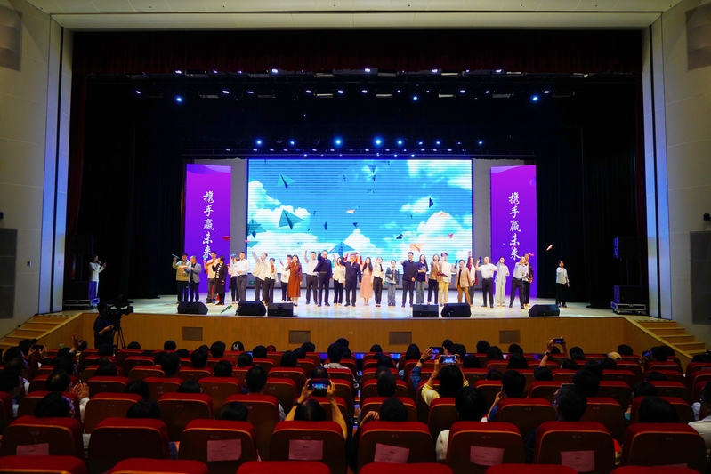 牢记嘱托跟党走 挺膺担当促发展...